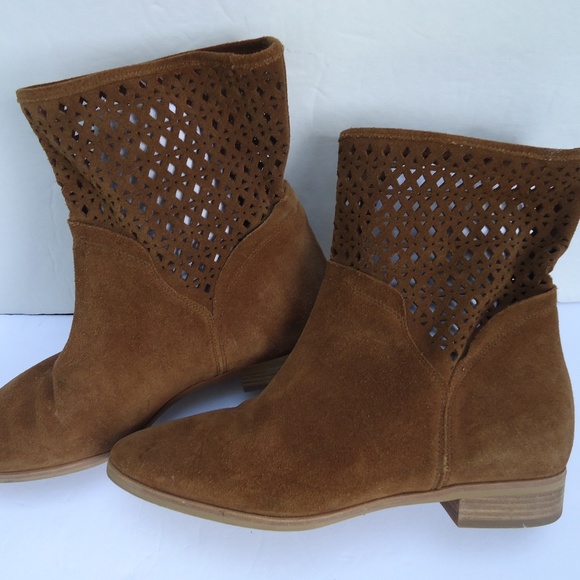 SIZE 8. Michael KORS laser cut suede ankle booties. - Picture 1 of 8